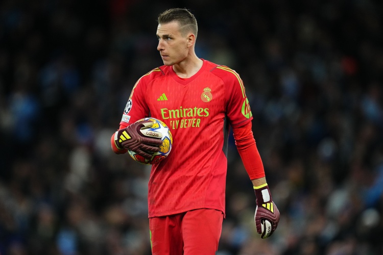 费内巴切追逐迈尼昂失败后转攻皇马门神卢宁