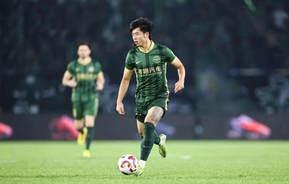 500万彩票网-U22国足为何遭炮轰？态度能力一无是处，主帅太无语，草皮全是坑